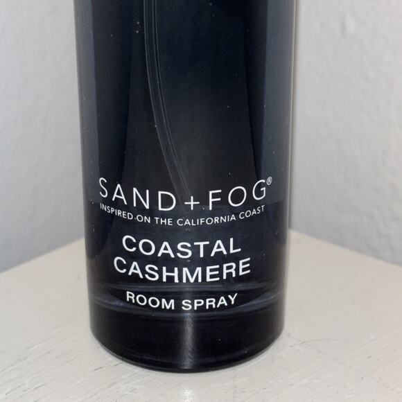 Sand + Fog Coastal Cashmere Room Spray Fabric Linen 100ml Blue Glass Bottle NEW - Picture 2 of 5